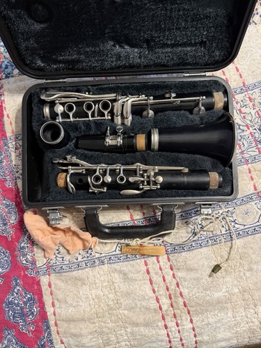 Yamaha model clarinet with - clarinet,
